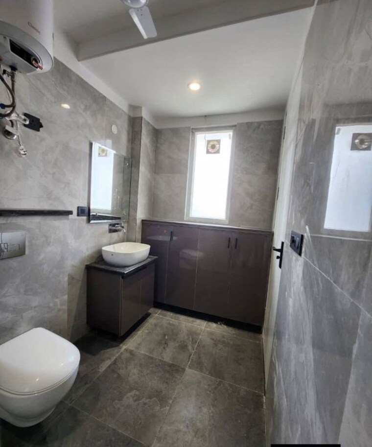Bathroom, saket 1 Bedroom 500 Sq.Ft. Apartment In Saket Delhi 10684890