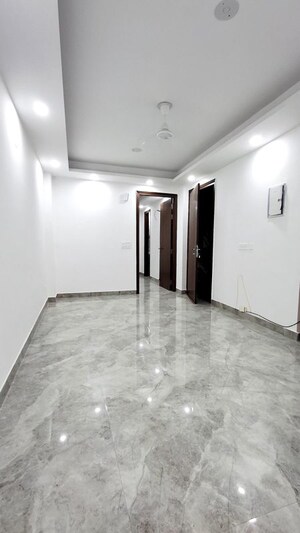 Room in 2 BHK Apartment at Saket – for Rent