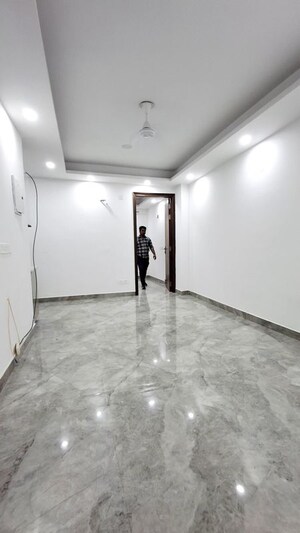 Room in 2 BHK Apartment at Saket – for Rent