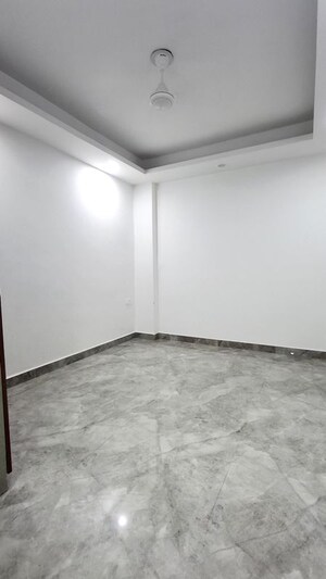 Room in 2 BHK Apartment at Saket – for Rent