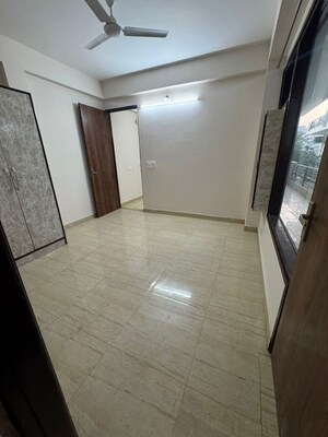 Room in 3.5 BHK Apartment at Orchid Island, Sector 51 – for Rent