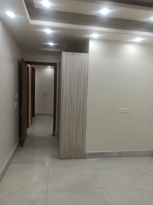 Room in 2 BHK Apartment at Pioneer Park Phase 1, Sector 61 – for Rent