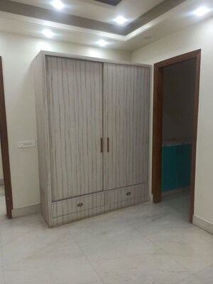 Room in 2 BHK Apartment at Pioneer Park Phase 1, Sector 61 – for Rent