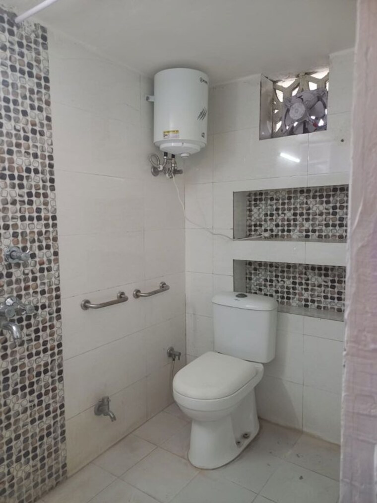 Bathroom, greater kailash i 1 Bedroom 650 Sq.Ft. Builder Floor In Greater Kailash I Delhi 10686355