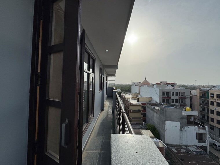 Balcony, palm-residency-chhatarpur 1 Bedroom 450 Sq.Ft. Apartment In Chattarpur Delhi 10686365
