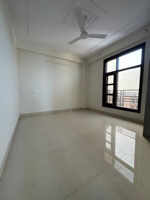 Room in 1 BHK Apartment at Palm Residency Chhatarpur, Chattarpur – for Rent