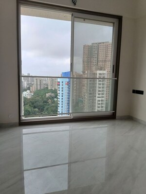 Room in 2 BHK Apartment at Sheth Auris Bliss, Malad West – for Rent