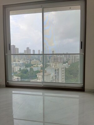Room in 2 BHK Apartment at Sheth Auris Bliss, Malad West – for Rent