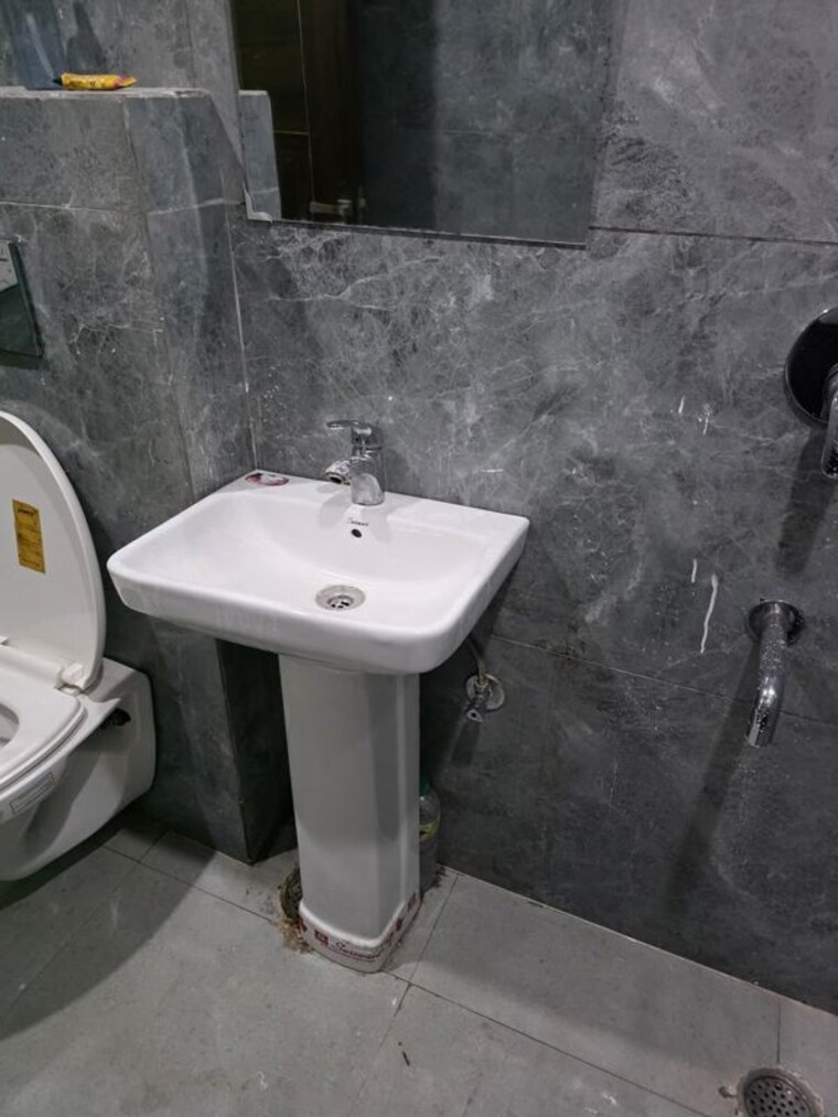Bathroom, vip road 3 Bedroom 1850 Sq.Ft. Apartment In Vip Road Zirakpur 10686629