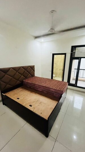 Bedroom in 3 BHK Apartment at Vip Road – for Rent