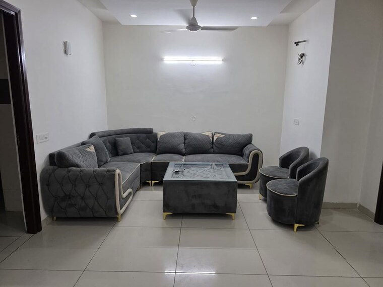 Living Room, vip road 3 Bedroom 1850 Sq.Ft. Apartment In Vip Road Zirakpur 10686629