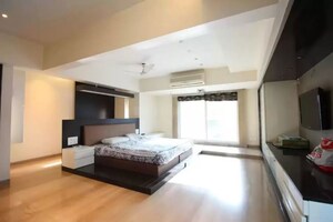 Bedroom in 4 BHK Apartment at Dhanesh Kutir, Khar West – for Rent