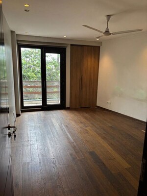 Room in 4 BHK Builder Floor at New Friends Colony – for Sale