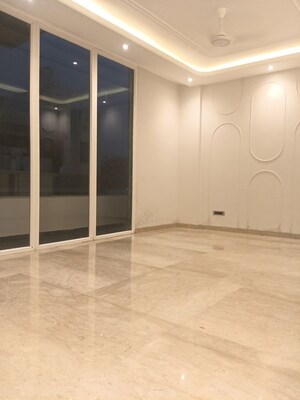 Room in 3 BHK Builder Floor at Chittaranjan Park – for Sale