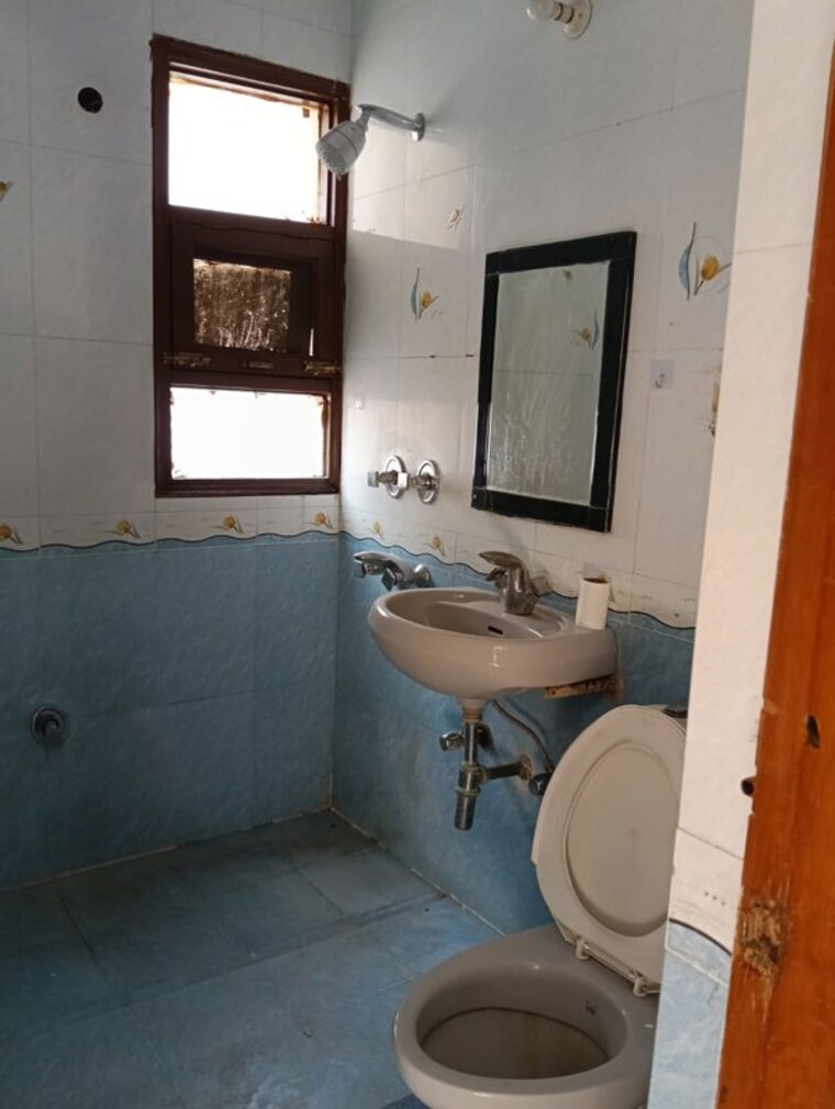 Bathroom, siddhi-vinayak-apartments-gurgaon 3.5 Bedroom 2050 Sq.Ft. Apartment In Sector 55 Gurgaon 10686708
