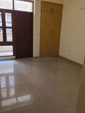 Room in 3.5 BHK Apartment at Siddhi Vinayak Apartments Gurgaon, Sector 55 – for Rent