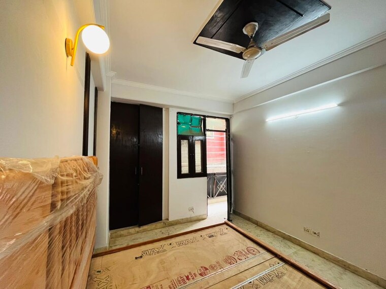 Room, freedom fighters enclave 2 Bedroom 1200 Sq.Ft. Apartment In Freedom Fighters Enclave Delhi 10686835