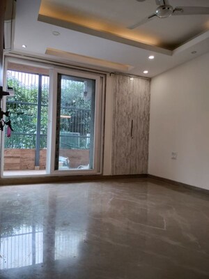 Room in 3 BHK Builder Floor at Shivalik Colony – for Rent