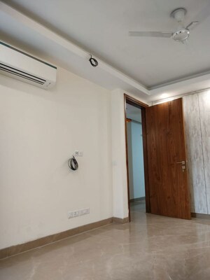 Room in 3 BHK Builder Floor at Shivalik Colony – for Rent