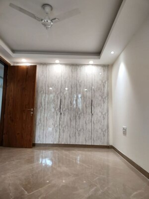 Room in 3 BHK Builder Floor at Shivalik Colony – for Rent