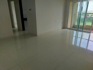 Room in 2 BHK Apartment at Rustomjee Urbania Azziano, Thane West – for Rent