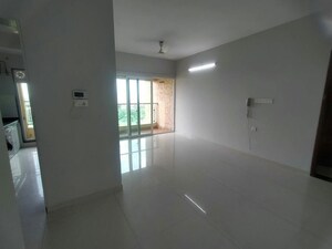 Room in 2 BHK Apartment at Rustomjee Urbania Azziano, Thane West – for Rent