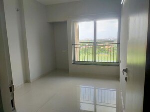 Room in 2 BHK Apartment at Rustomjee Urbania Azziano, Thane West – for Rent