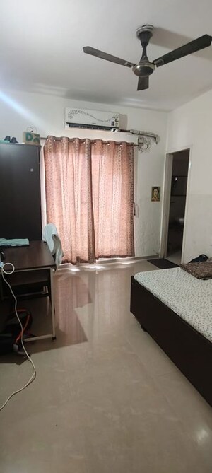 Room in 2 BHK Apartment at Makarba – for Rent