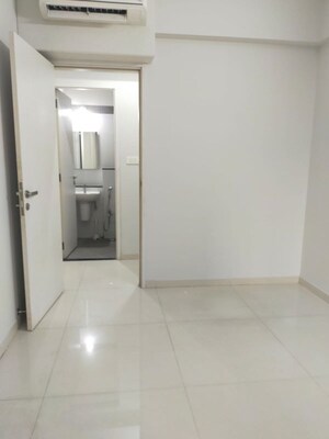Room in 2 BHK Apartment at Rustomjee Urbania Azziano, Thane West – for Rent