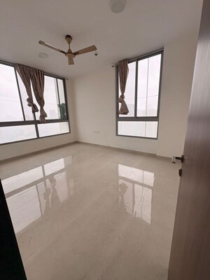 Room in 3 BHK Apartment at Piramal Vaikunth, Balkum Pada – for Rent