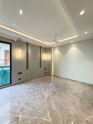 Room in 5 BHK Villa at Civil Lines – for Sale