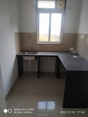 Room in 1.5 BHK Apartment at Runwal Forests, Kanjurmarg West – for Rent