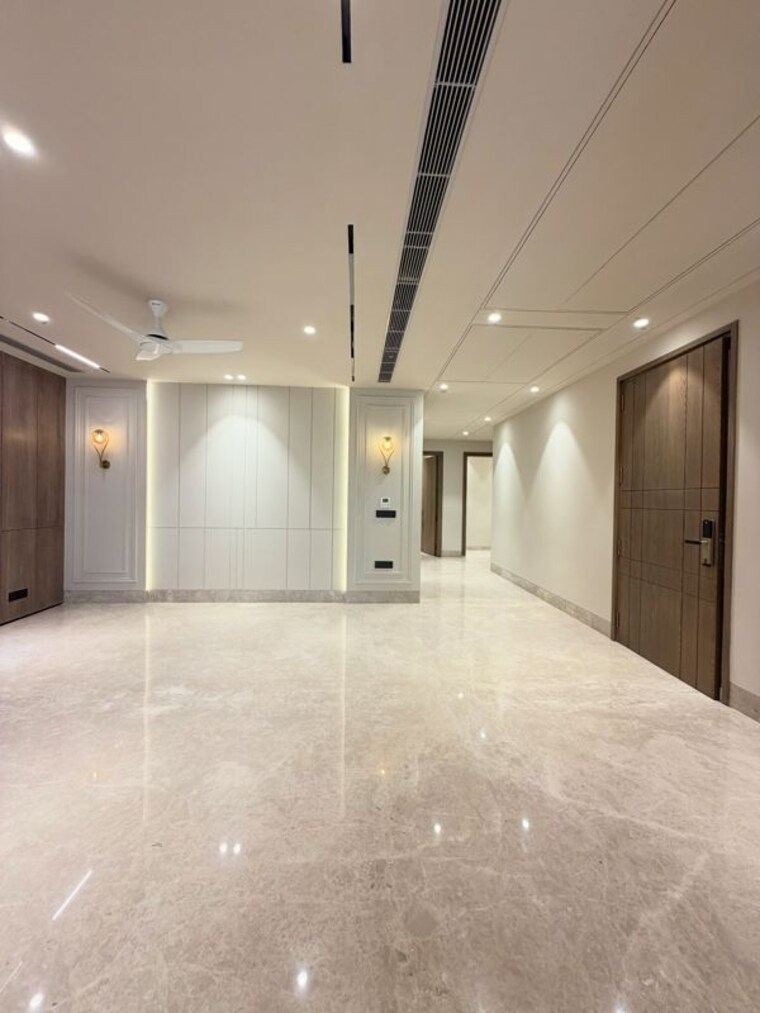 Room, roop nagar 4 Bedroom 252 Sq.Yd. Builder Floor In Roop Nagar Delhi 10687025