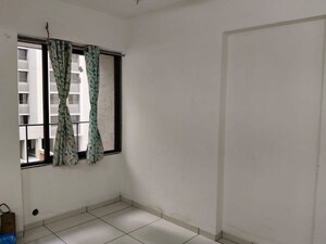 Room in 2 BHK Apartment at Sun Footprints, Shela – for Rent