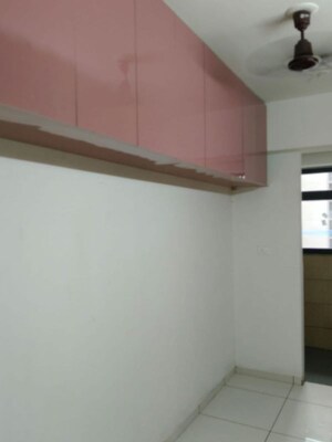 Room in 2 BHK Apartment at Sun Footprints, Shela – for Rent