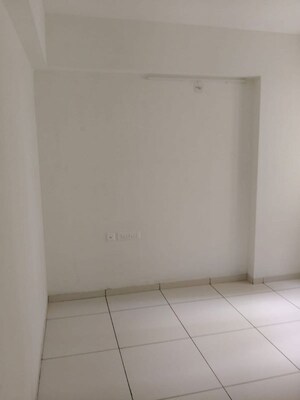 Room in 2 BHK Apartment at Sun Footprints, Shela – for Rent