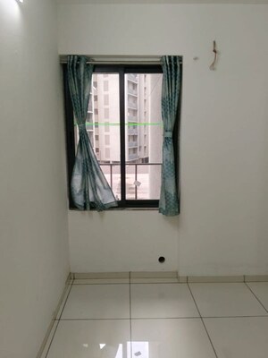 Room in 2 BHK Apartment at Sun Footprints, Shela – for Rent