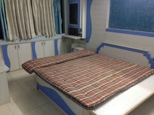 Bedroom in 2 BHK Apartment at Natraj Building, Mulund West – for Rent