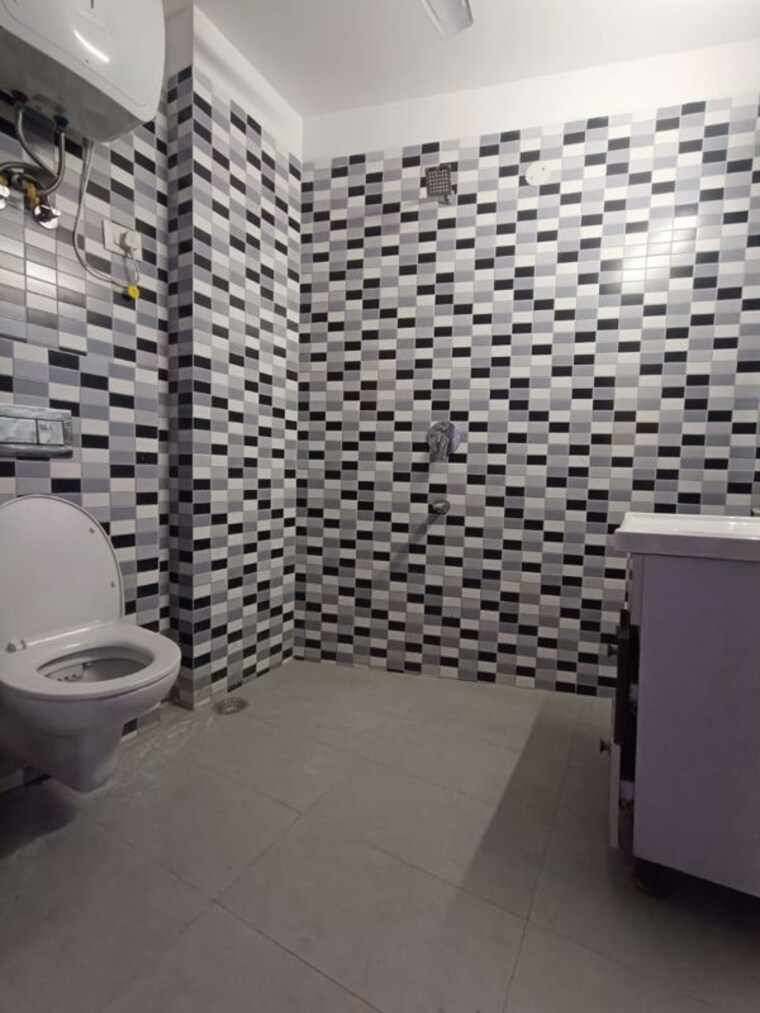 Bathroom, saket 3 Bedroom 1800 Sq.Ft. Apartment In Saket Delhi 10687055