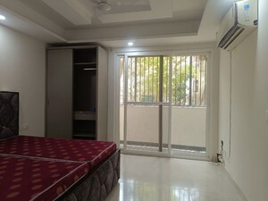 Room in 3 BHK Apartment at Saket – for Rent