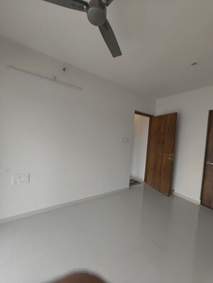 Room in 1 BHK Apartment at Siddha Sky, Sion – for Rent