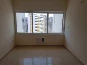 Room in 3 BHK Apartment at Oberoi Eternia, Mulund West – for Rent