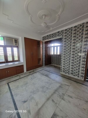 Room in 3 BHK Apartment at Sector 12 Dwarka – for Rent