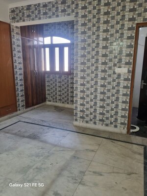 Room in 3 BHK Apartment at Sector 12 Dwarka – for Rent