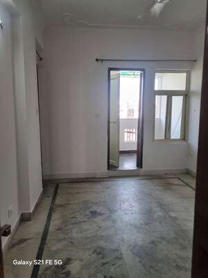 Room in 3 BHK Apartment at Sector 12 Dwarka – for Rent