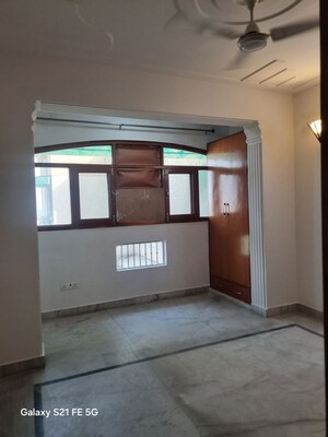Room in 3 BHK Apartment at Sector 12 Dwarka – for Rent