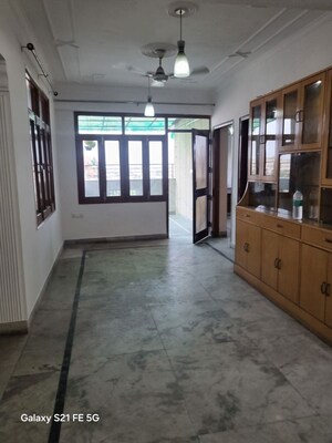 Room in 3 BHK Apartment at Sector 12 Dwarka – for Rent