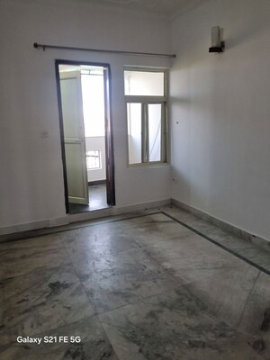 Room in 3 BHK Apartment at Sector 12 Dwarka – for Rent