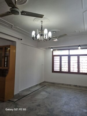 Room in 3 BHK Apartment at Sector 12 Dwarka – for Rent