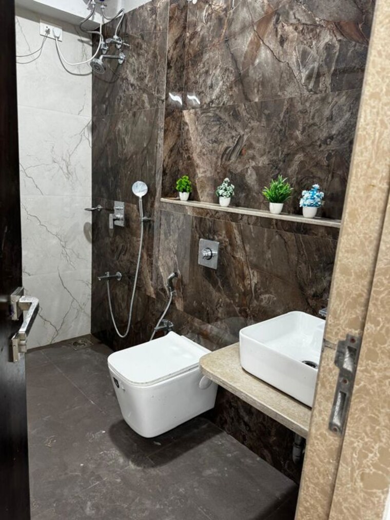Bathroom, piramal-mahalaxmi 2.5 Bedroom 800 Sq.Ft. Apartment In Mahalaxmi Mumbai 10687075